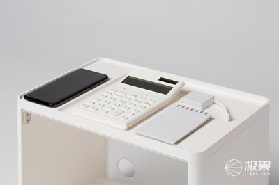 智能辦公新革命 無(wú)線充電家具讓蘋果也慌了？